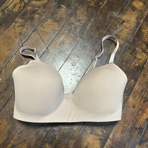 Victoria’s Secret t-shirt lightly lined wireless 34DDD nude bra